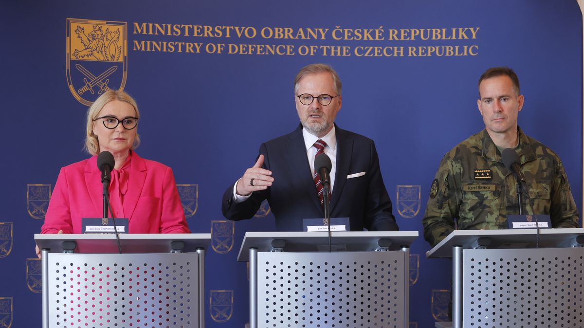 Armádu předáváme novému vedení v mnohem lepším stavu, říká Černochová